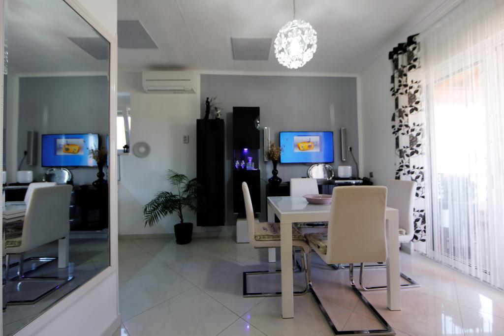 Villa Long Island Luxury Residence, Sali Dugi Otok-Private Parking,Next To Beach Exterior photo